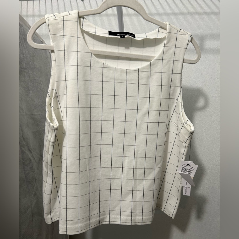 NWT Amanda & Chelsea top. White w/black box detailing. Two sizes available!